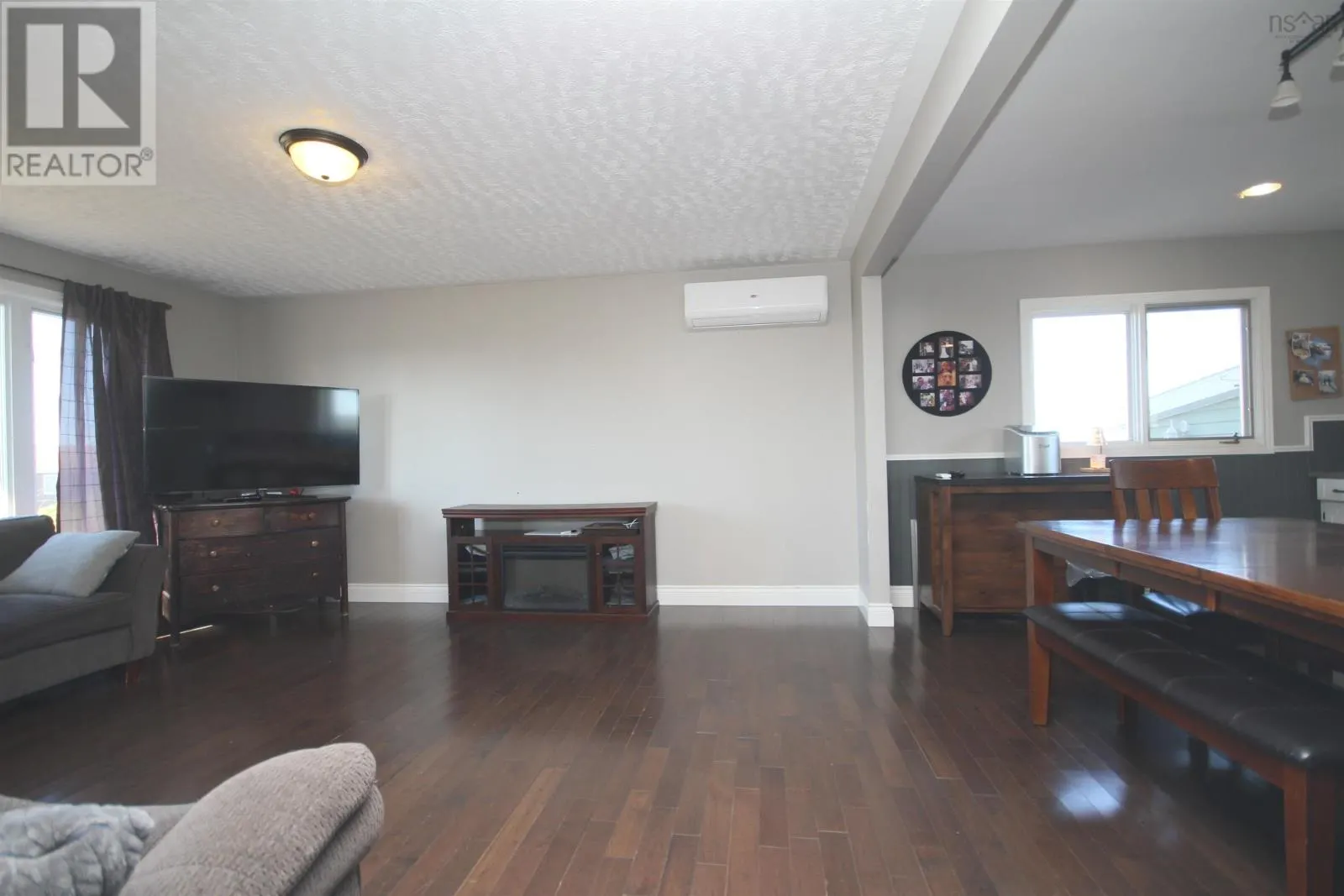 125 Grandique Ferry Road