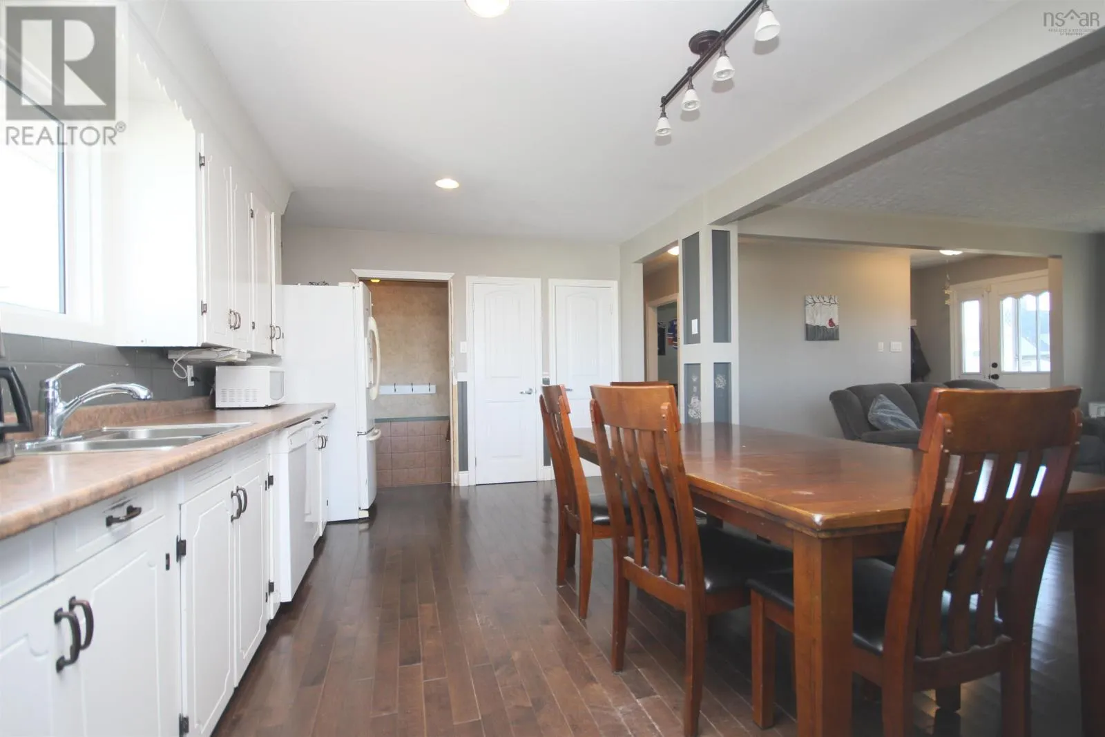 125 Grandique Ferry Road