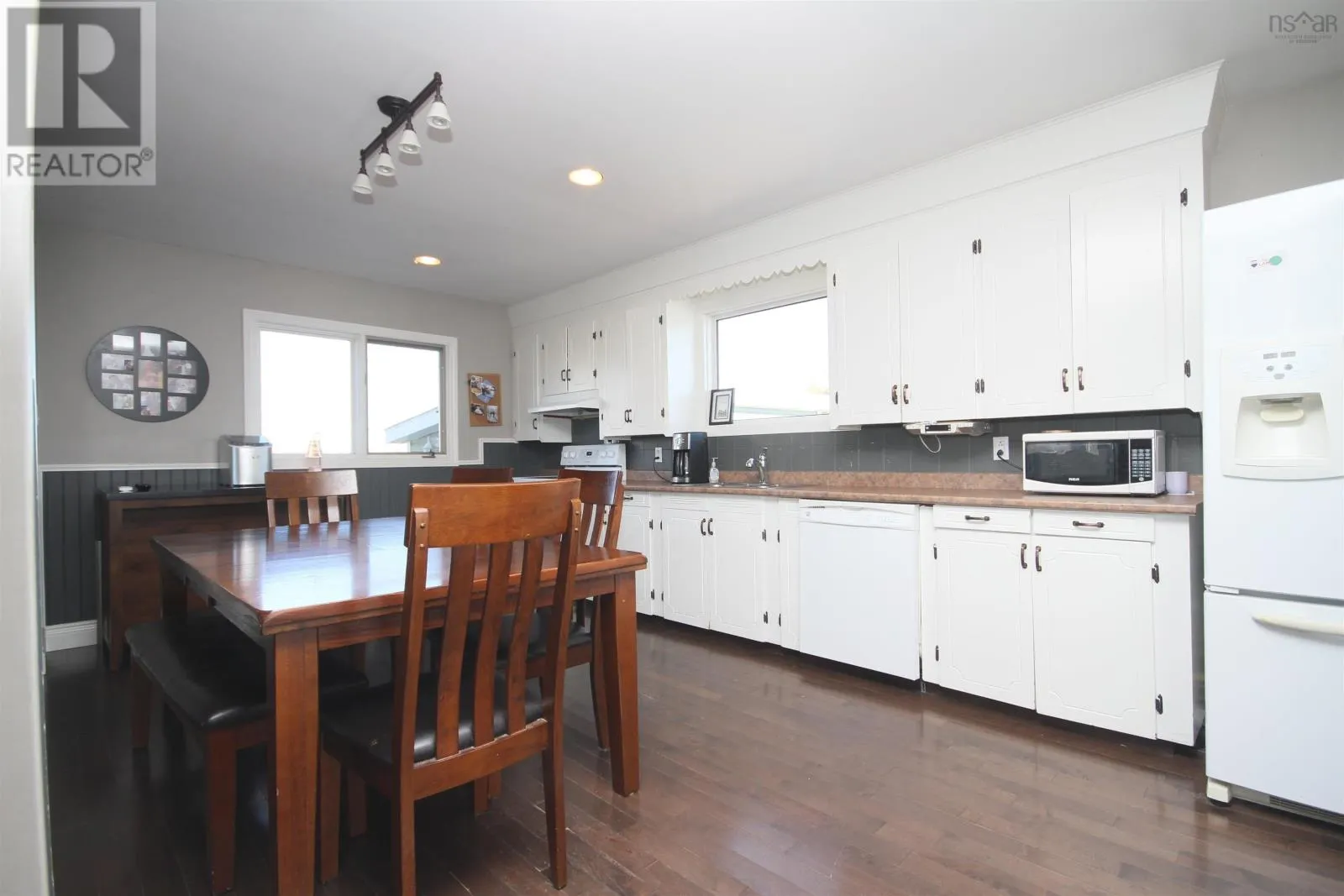 125 Grandique Ferry Road