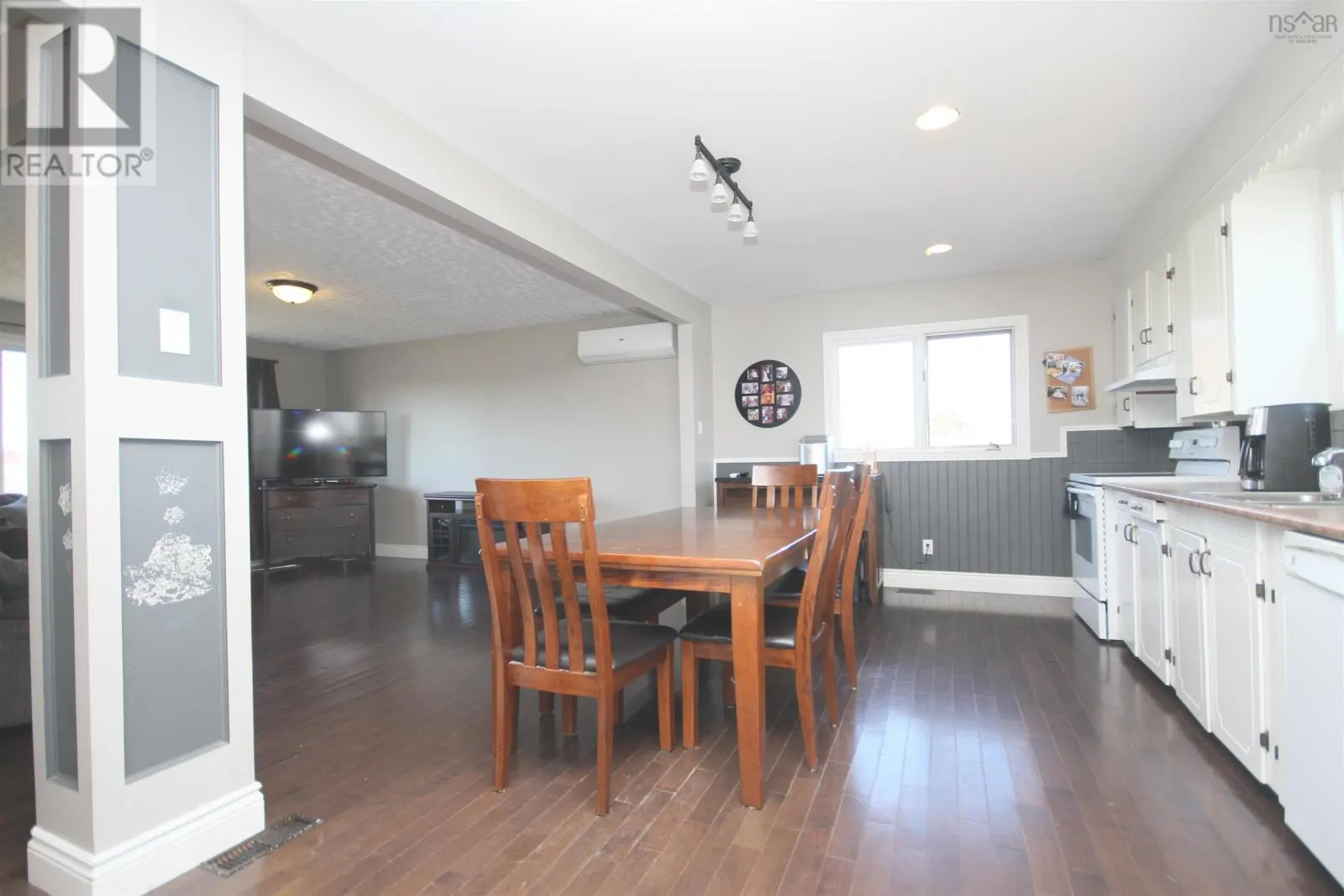 125 Grandique Ferry Road