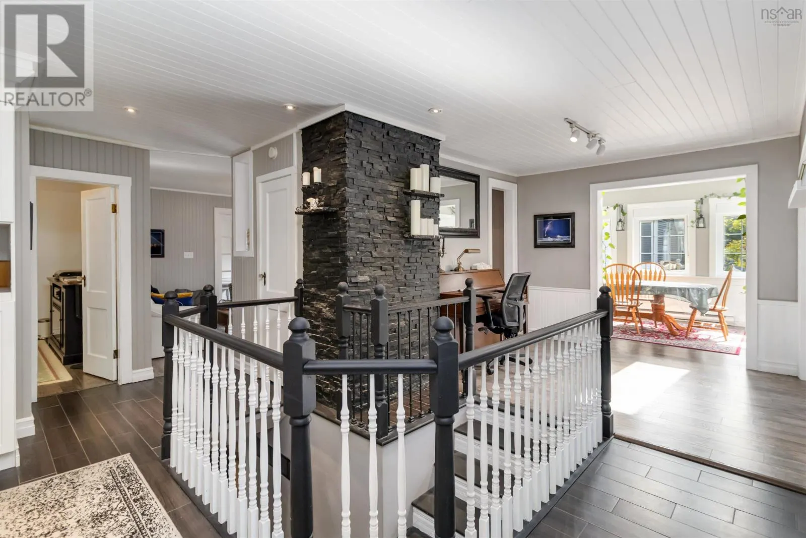11278 Peggys Cove Road