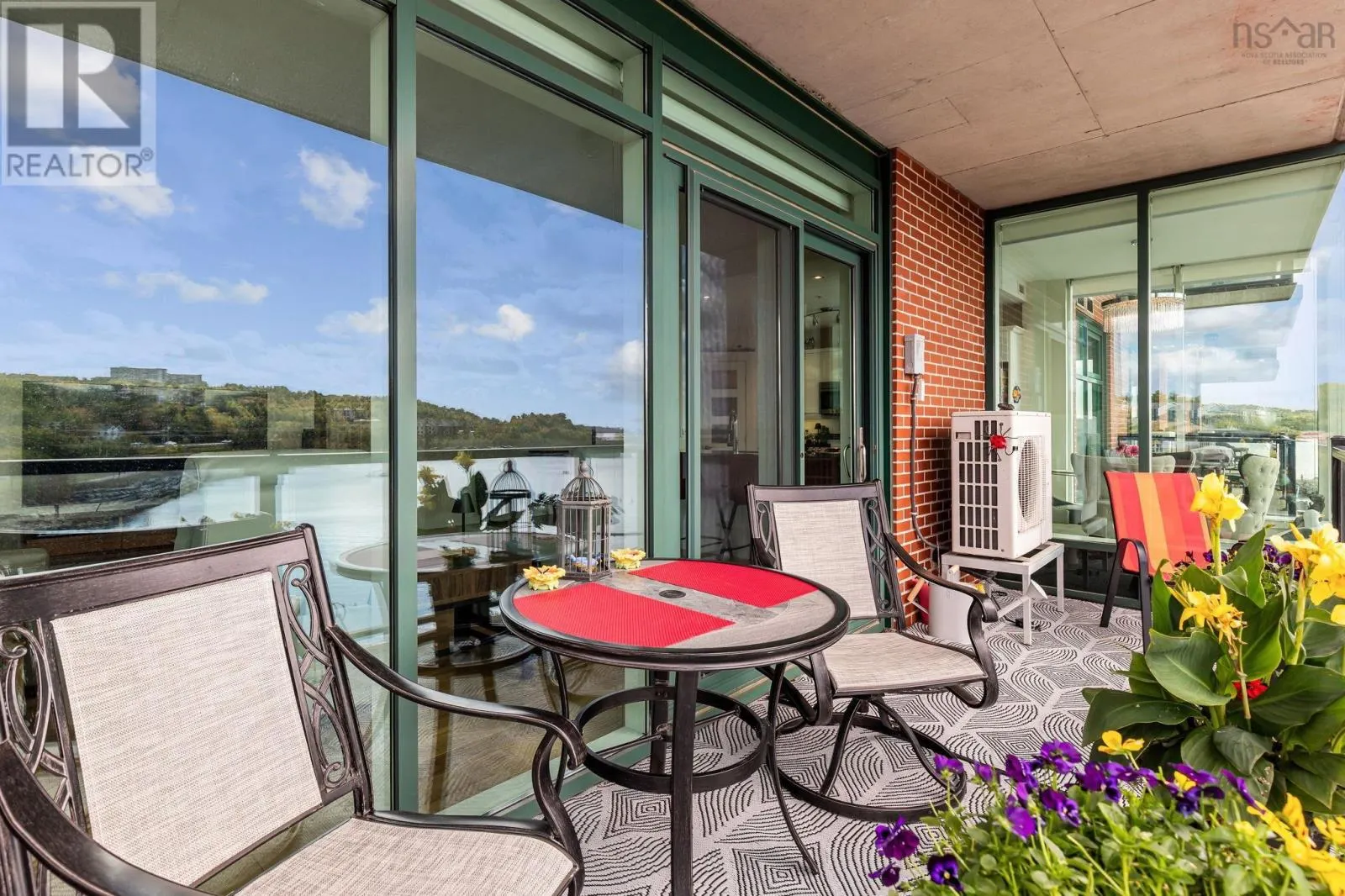 305 220 Waterfront Drive