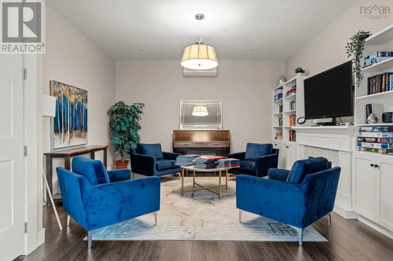 305 220 Waterfront Drive