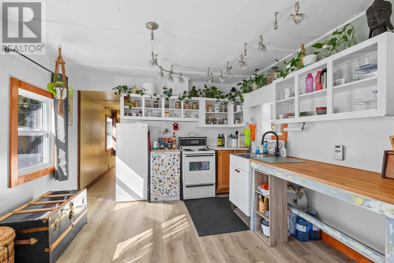 34 linkletter Estates