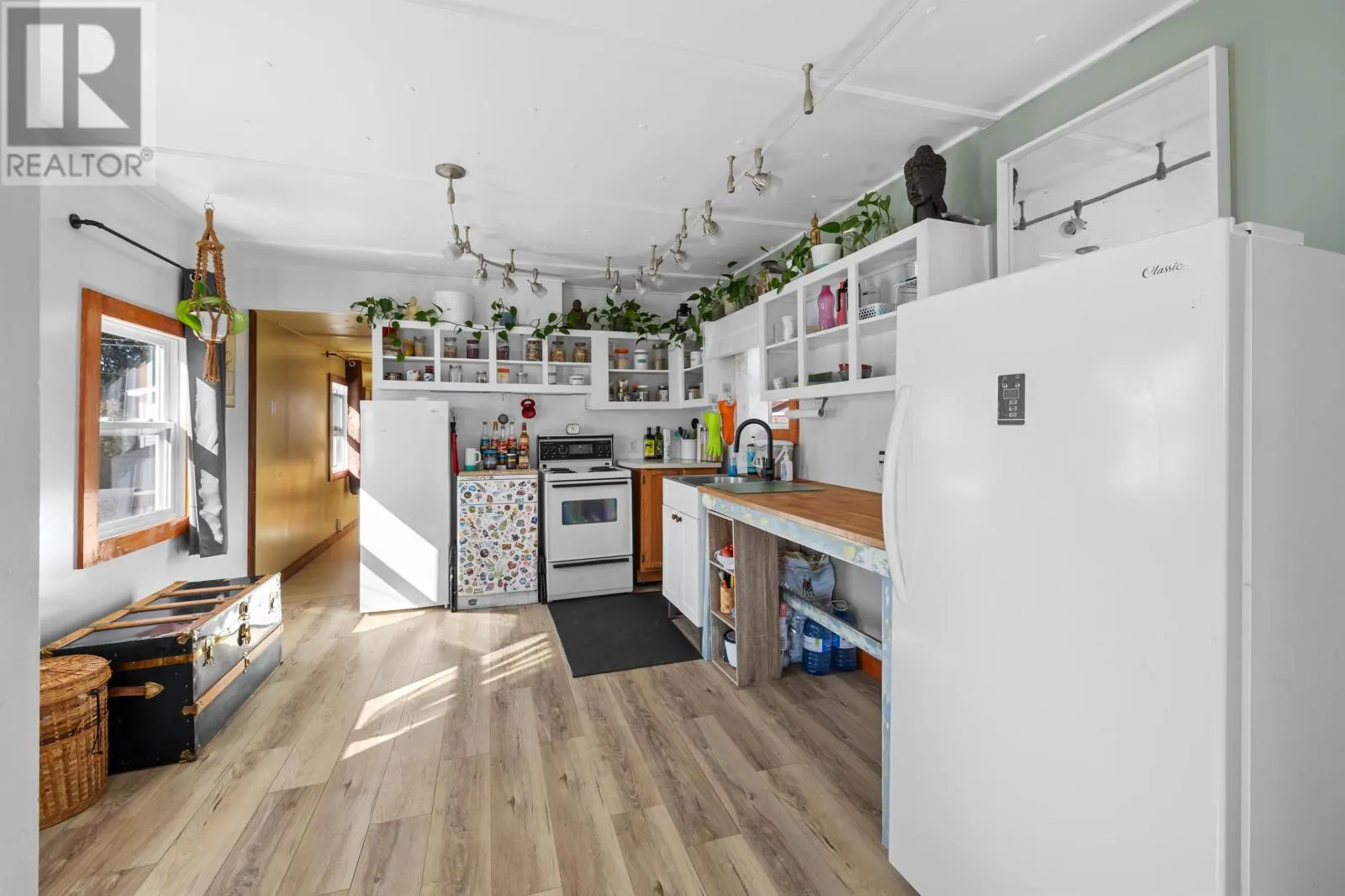 34 linkletter Estates