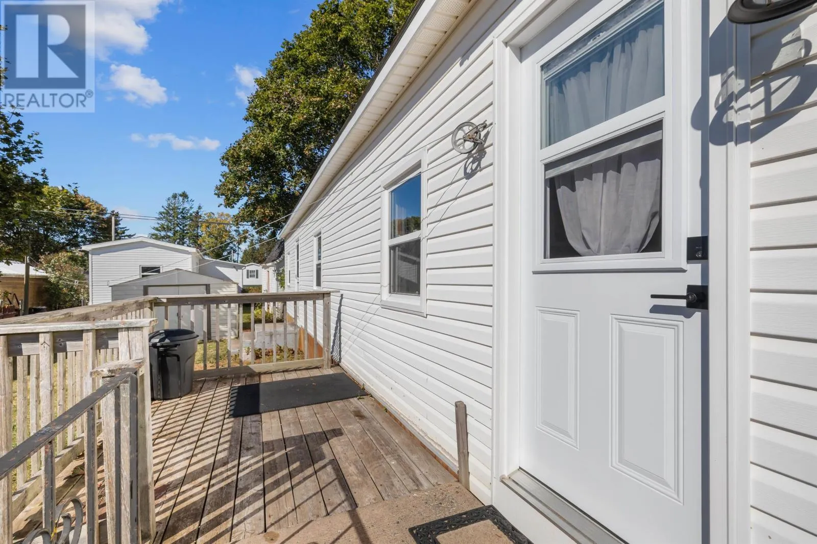 34 linkletter Estates