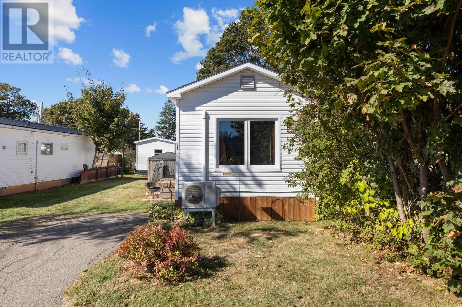 34 linkletter Estates