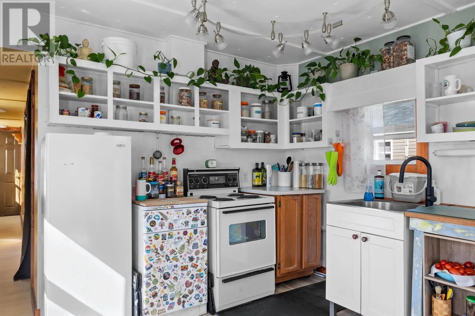 34 linkletter Estates