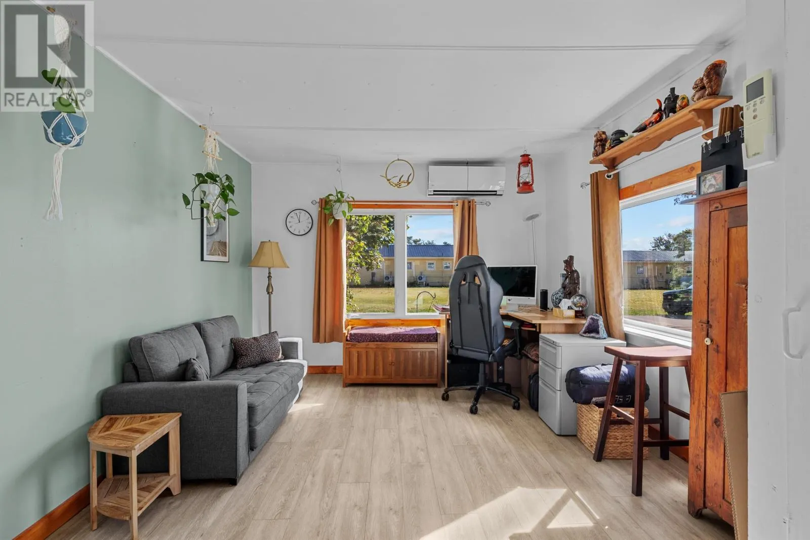 34 linkletter Estates