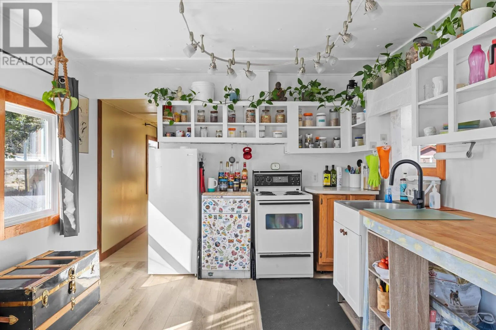 34 linkletter Estates