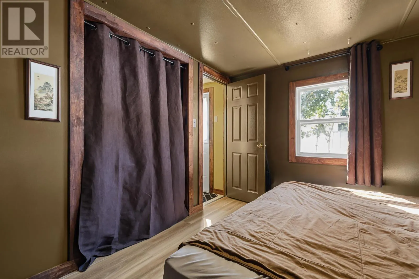 34 linkletter Estates