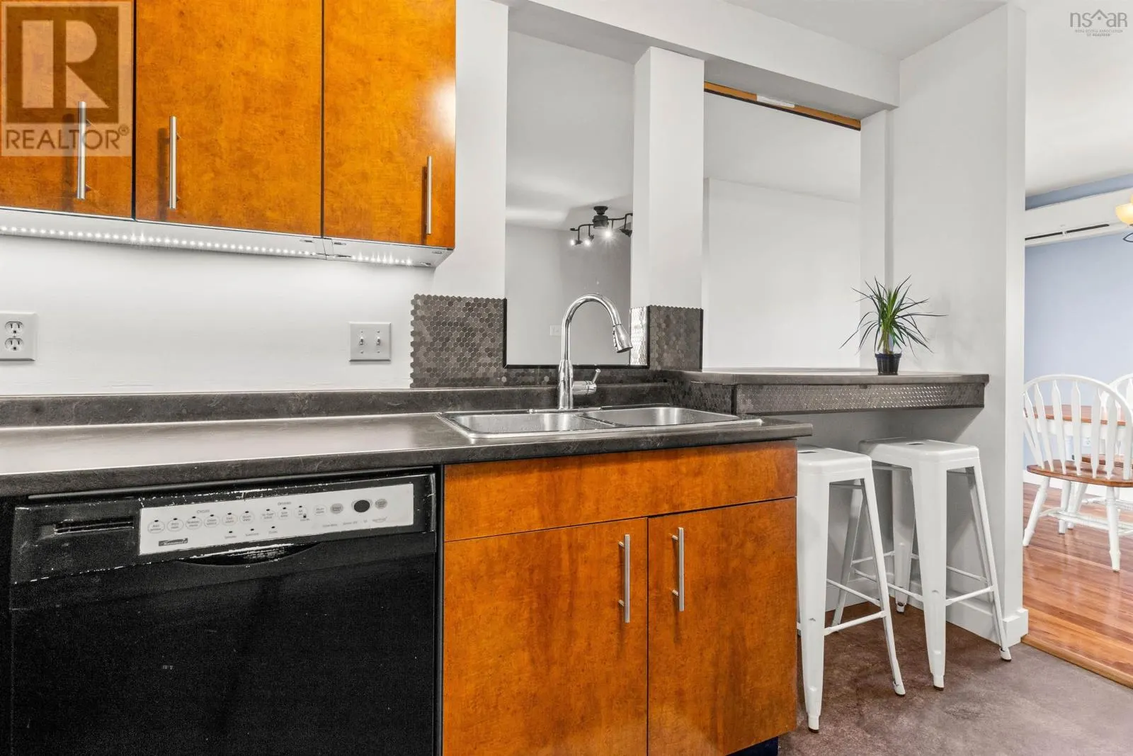 5899 Gainsborough Place