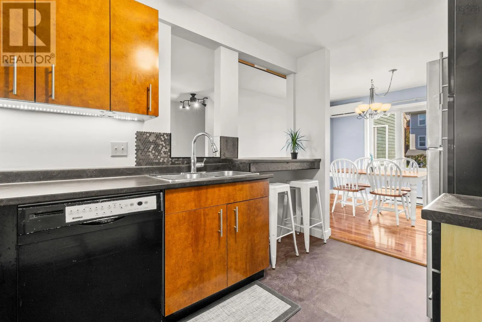 5899 Gainsborough Place