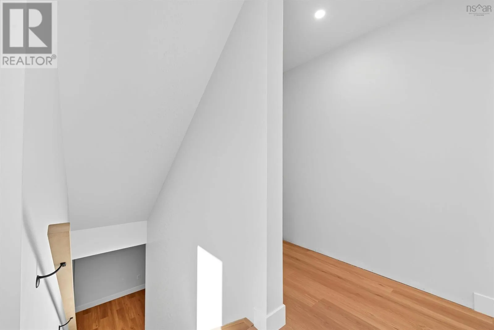 21 Pearlgarden Close
