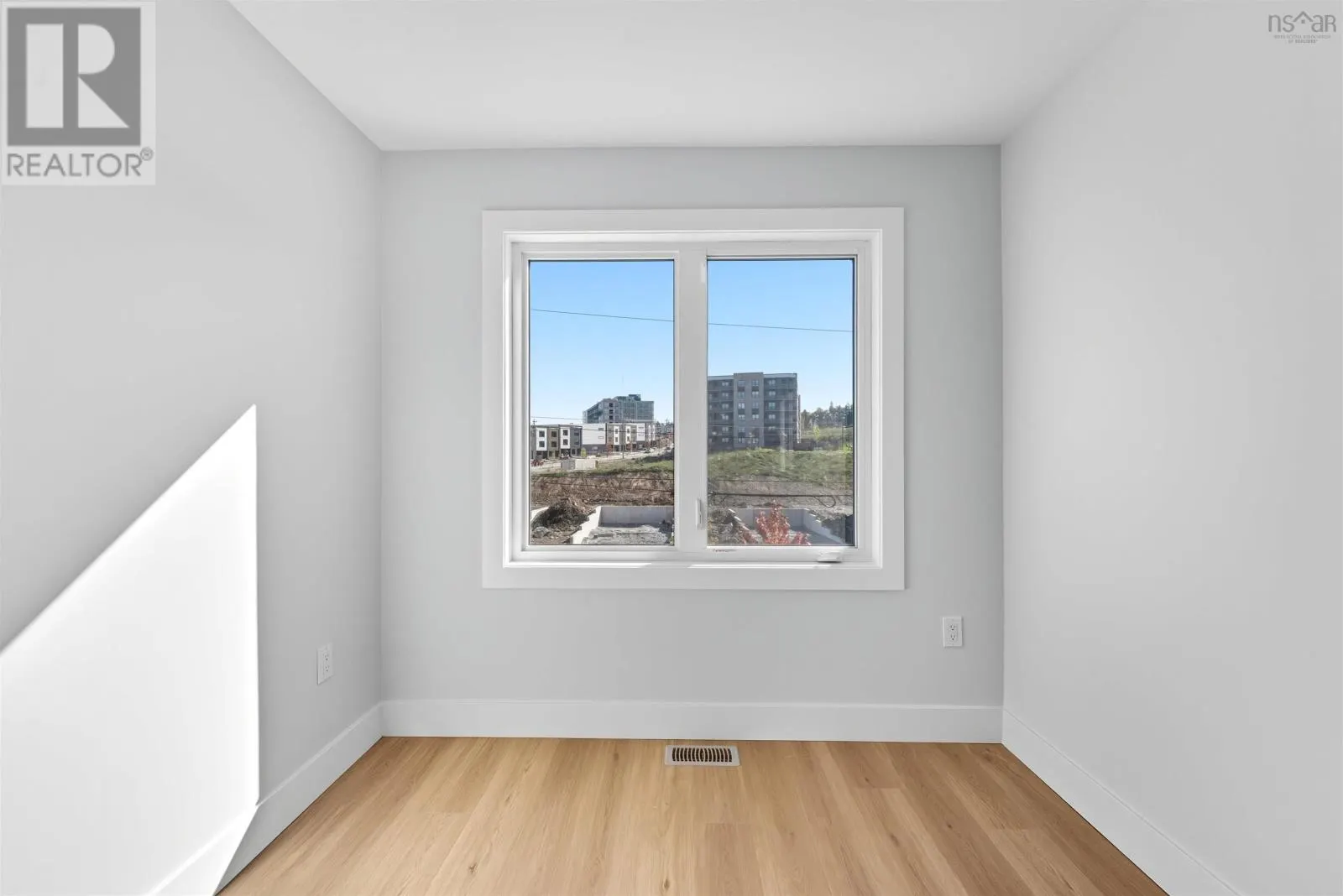 21 Pearlgarden Close