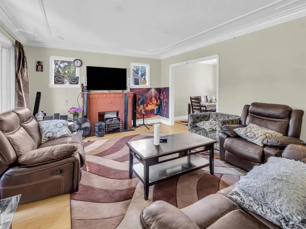 261 Des Meurons Street