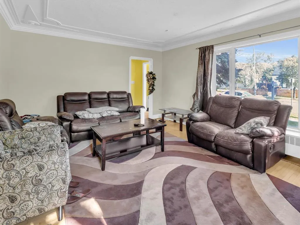 261 Des Meurons Street