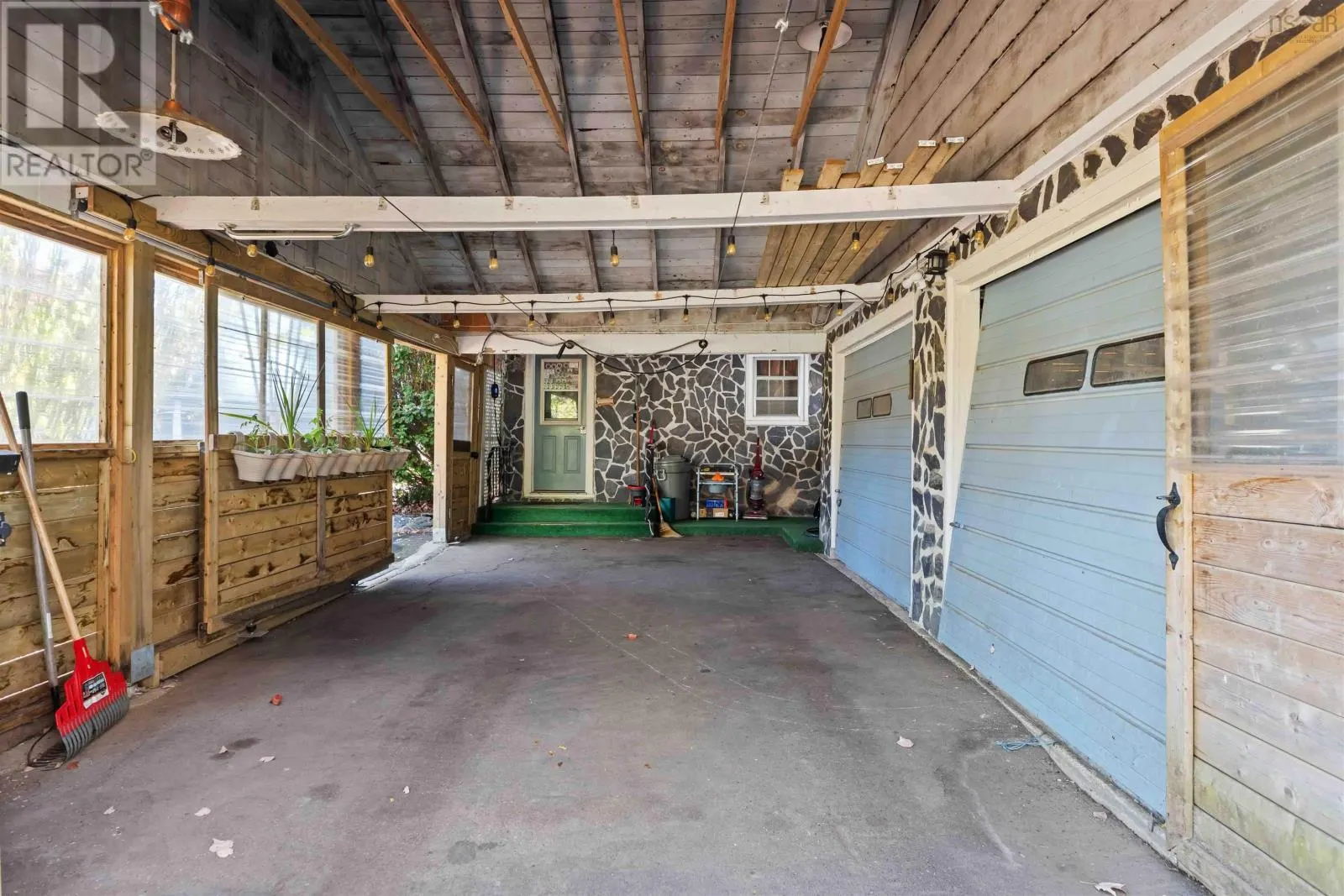9387 Highway 10