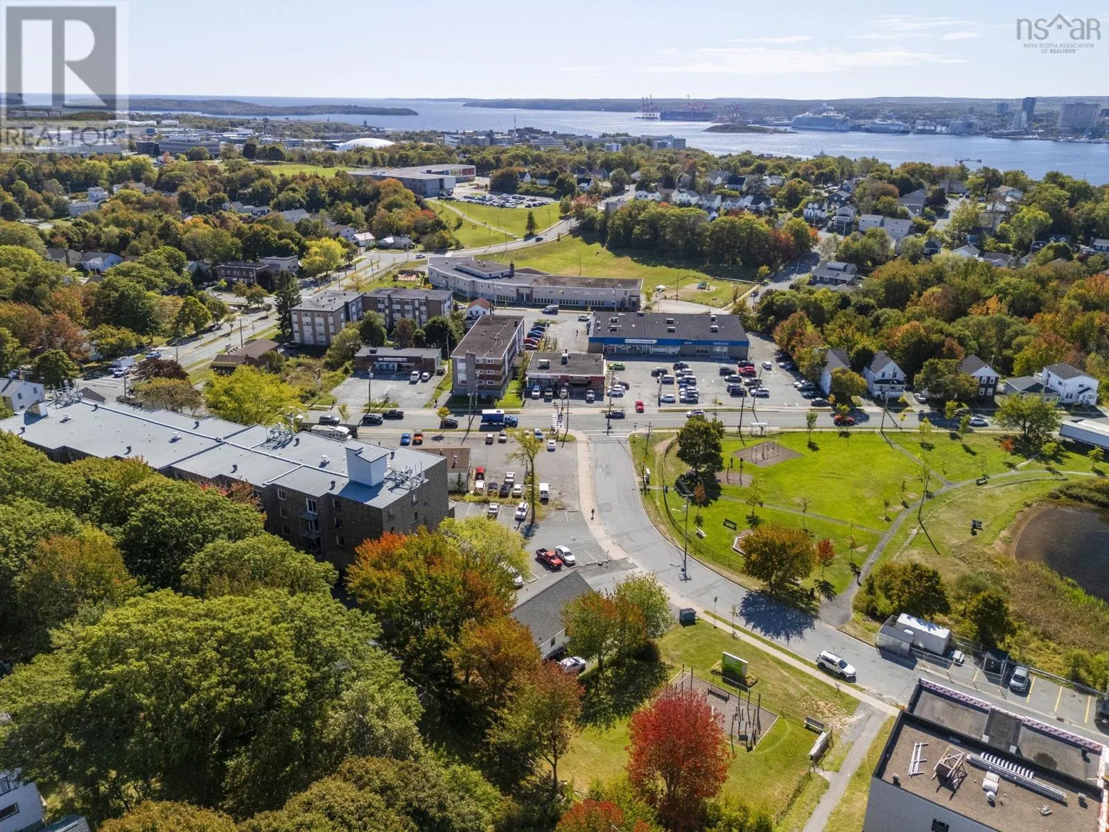 16 6 Lakefront Road