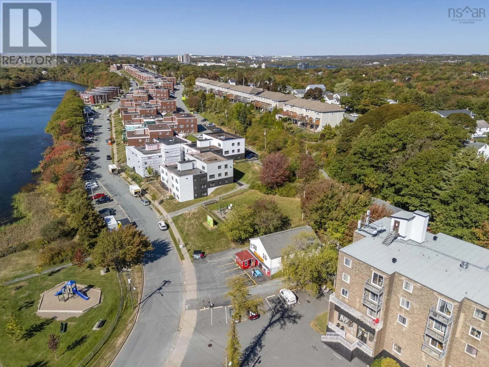 16 6 Lakefront Road