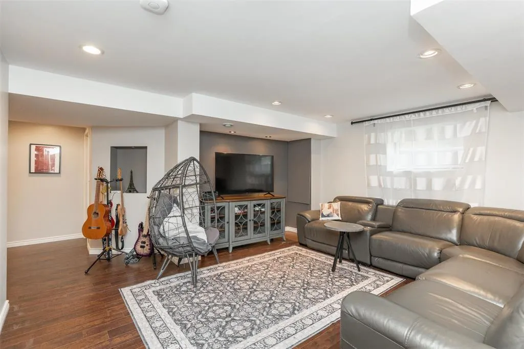 107 Mardena Crescent