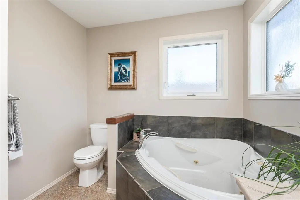 107 Mardena Crescent