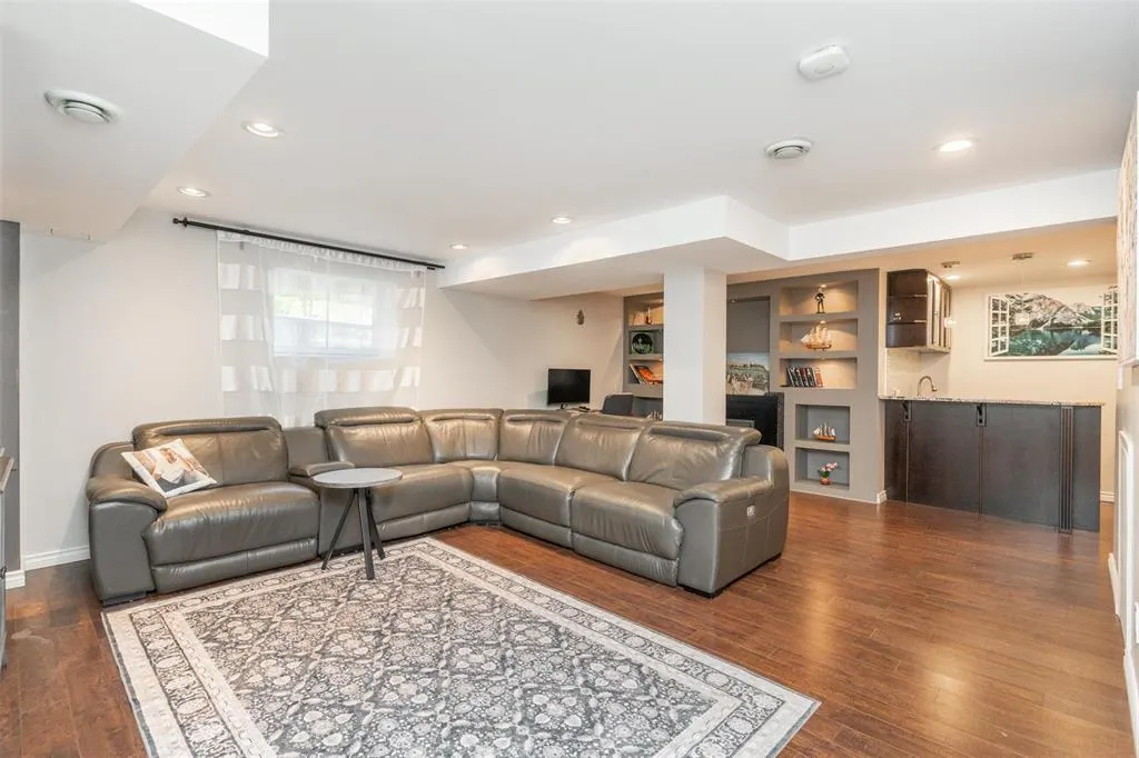 107 Mardena Crescent