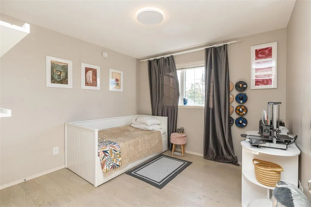 107 Mardena Crescent