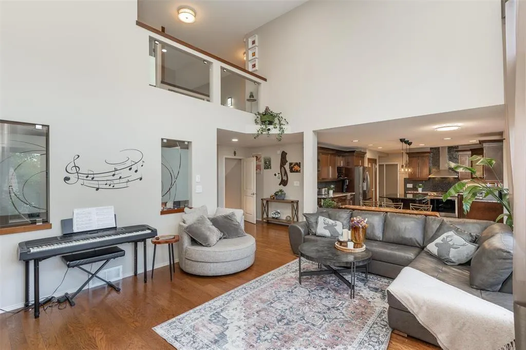 107 Mardena Crescent