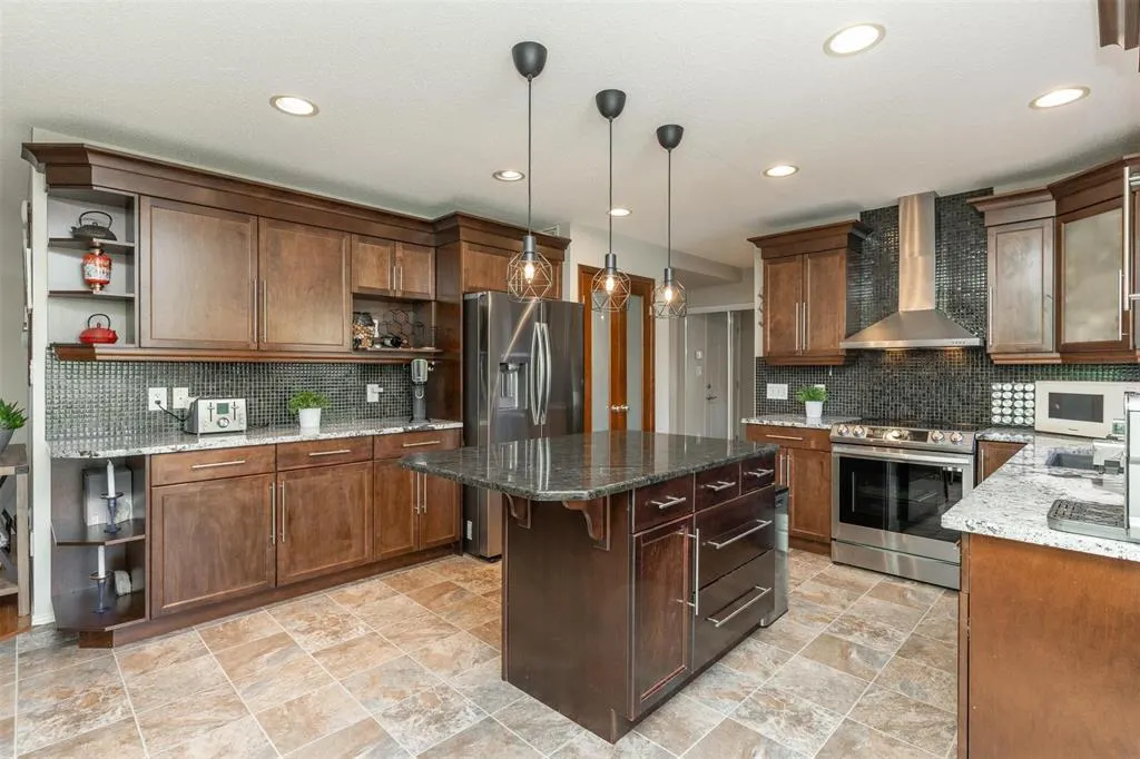 107 Mardena Crescent