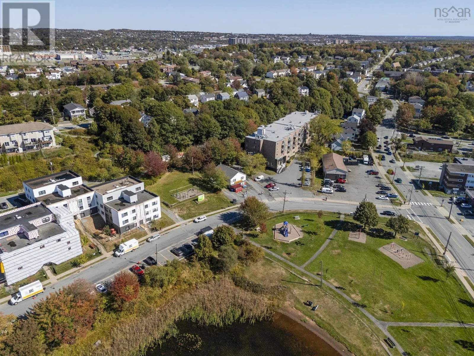 16 6 Lakefront Road