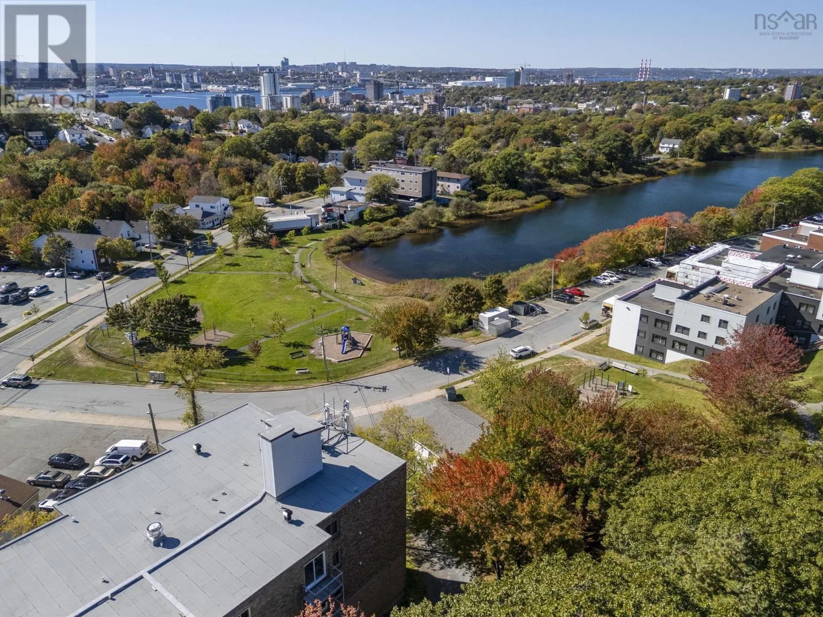 16 6 Lakefront Road