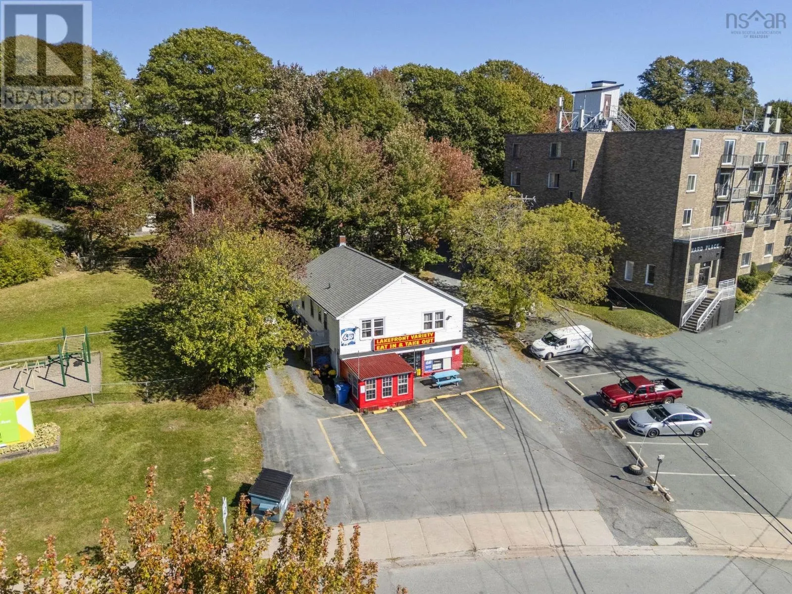 16 6 Lakefront Road