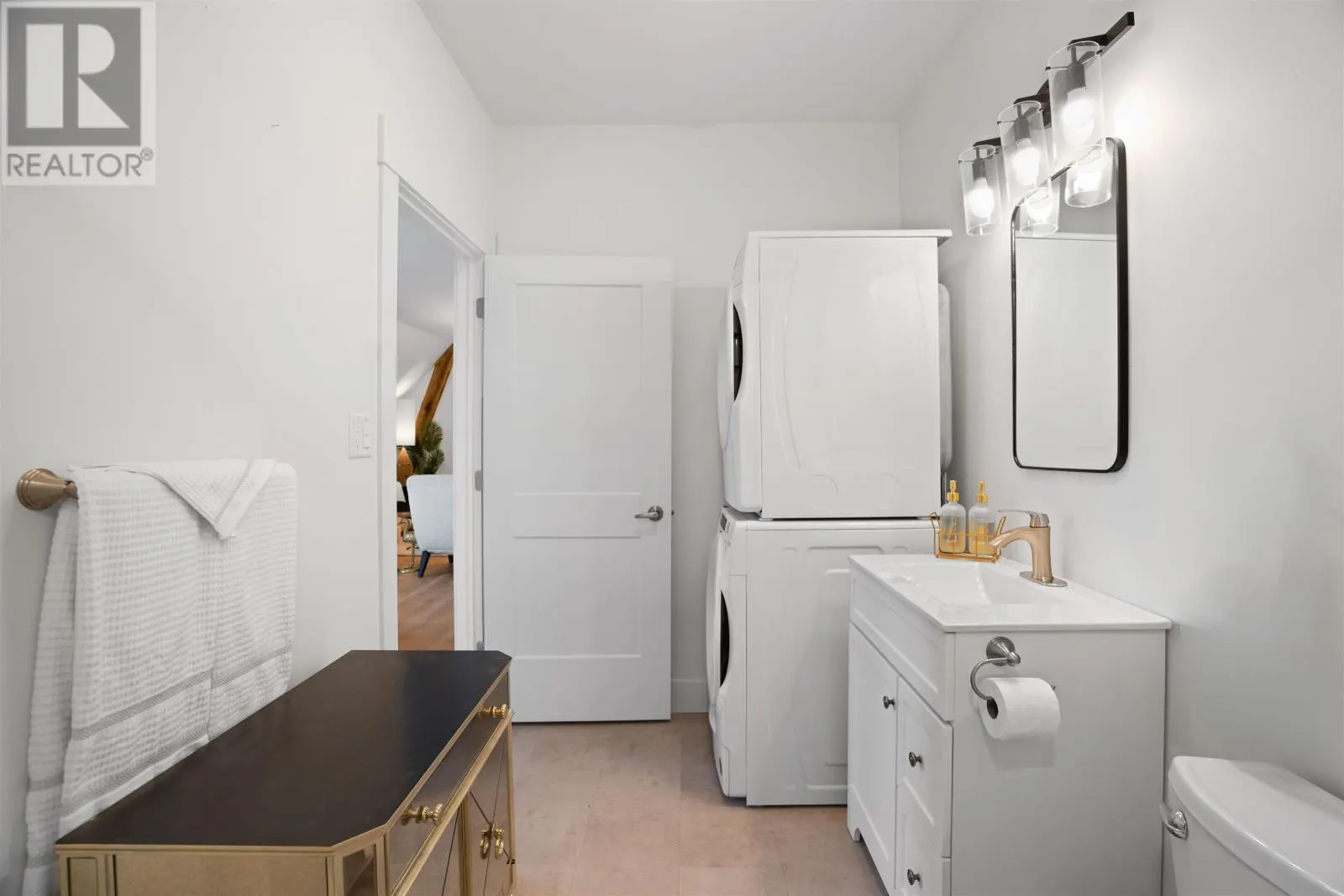 302 19719 Rte 2 Highway|Churchill Condominium