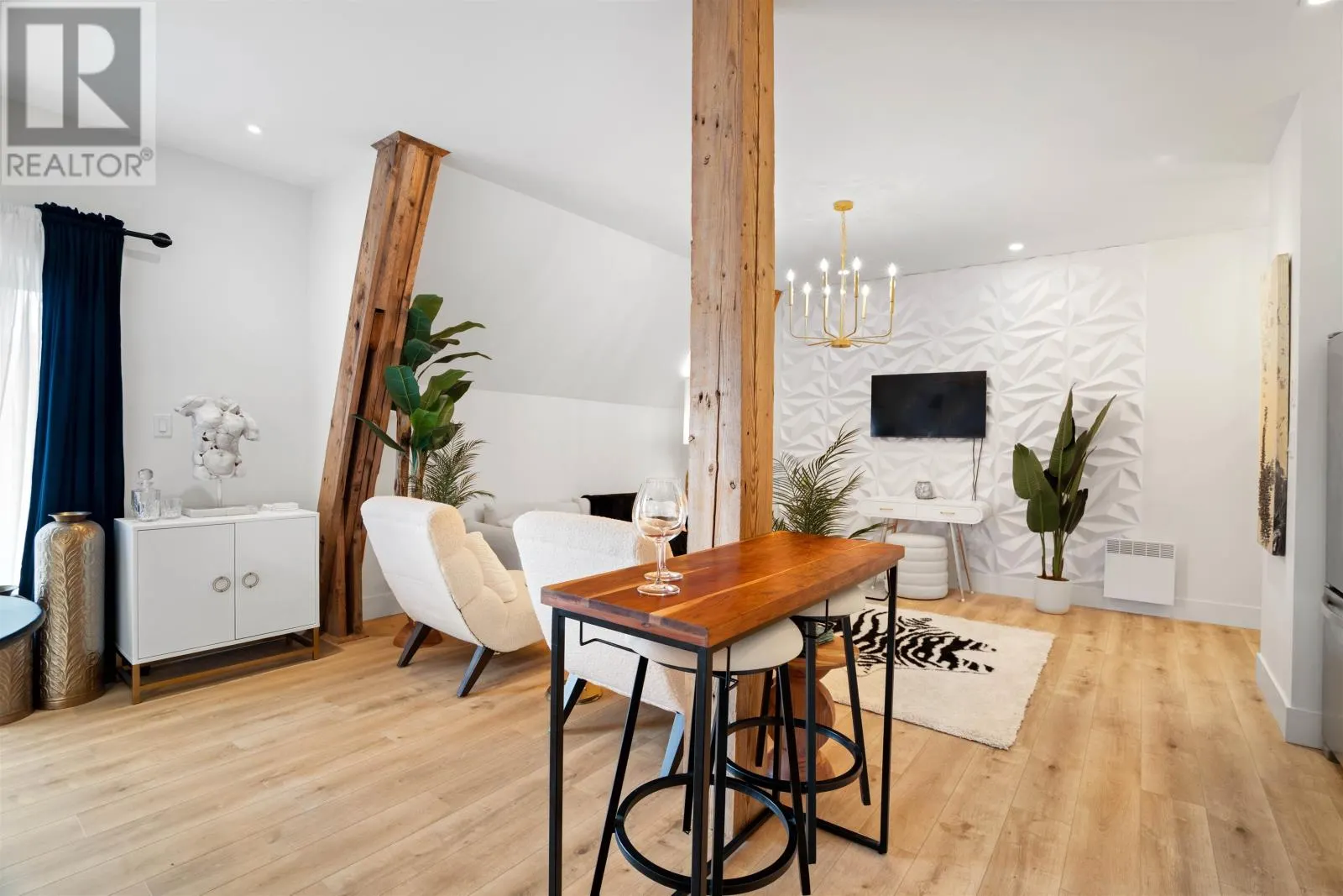 302 19719 Rte 2 Highway|Churchill Condominium