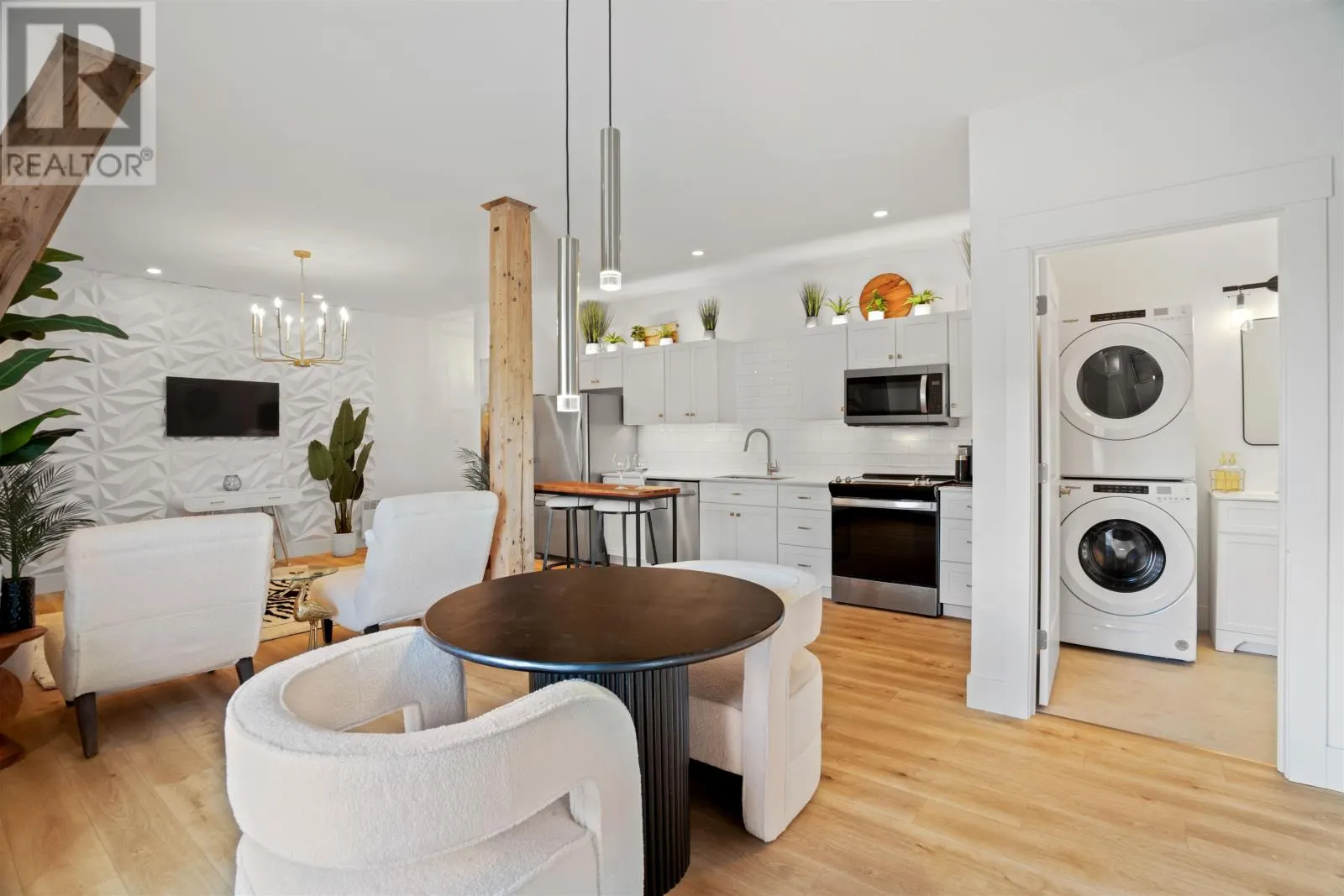 302 19719 Rte 2 Highway|Churchill Condominium