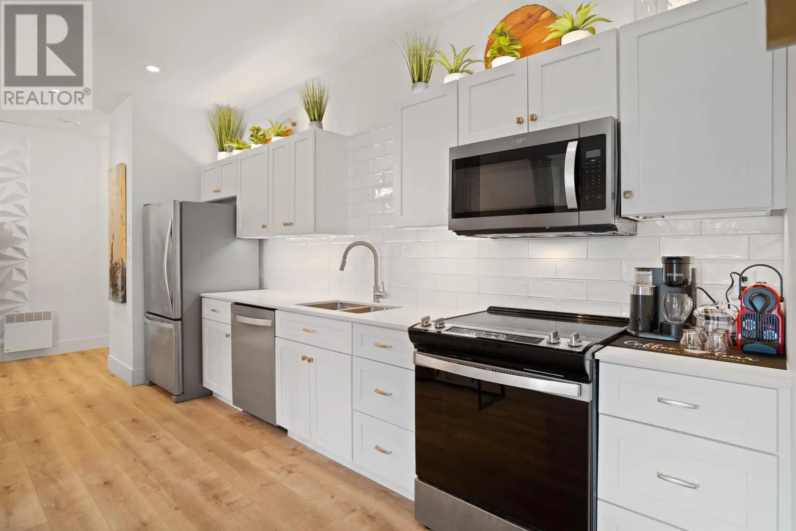 302 19719 Rte 2 Highway|Churchill Condominium