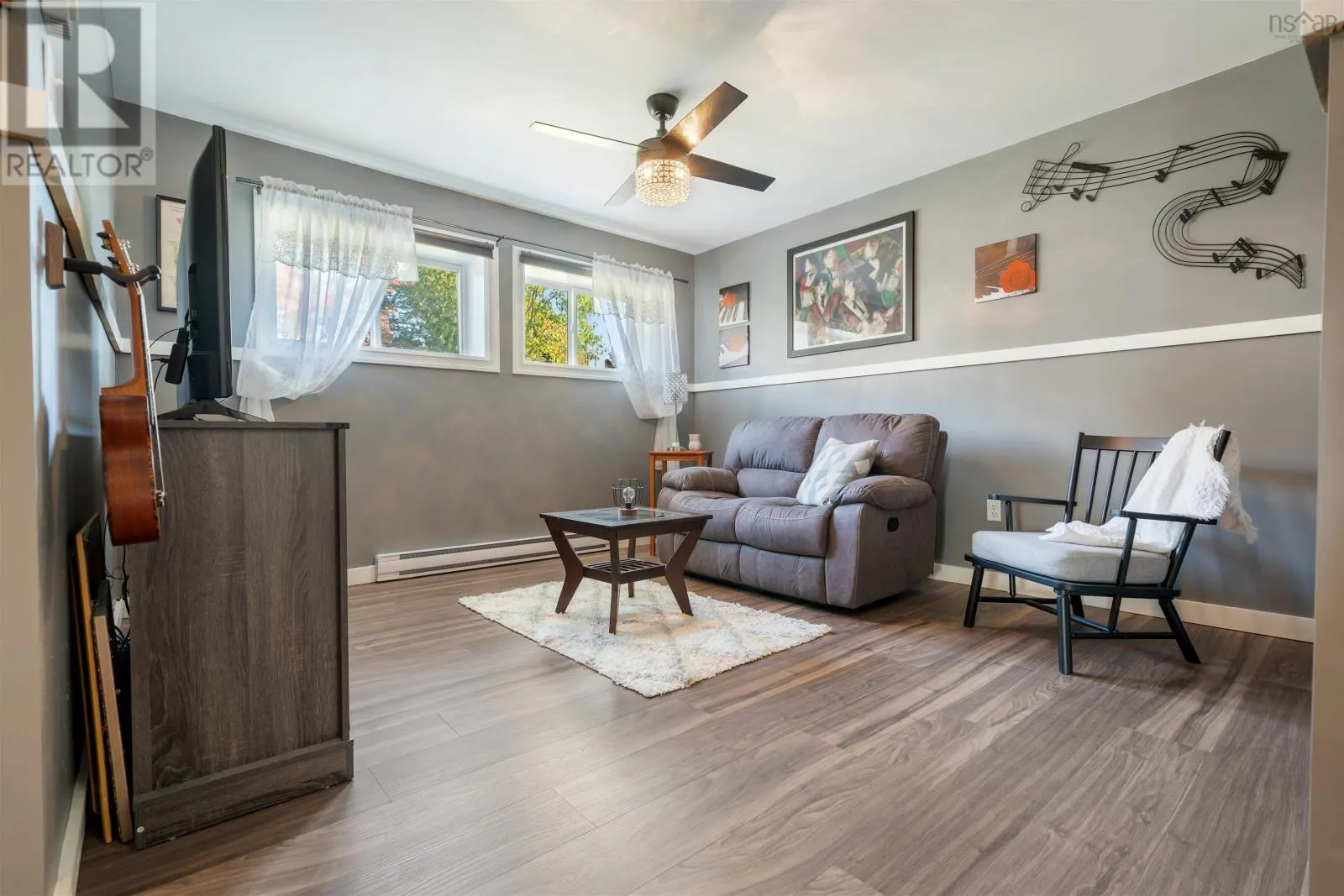 82 Sunnyvale Crescent