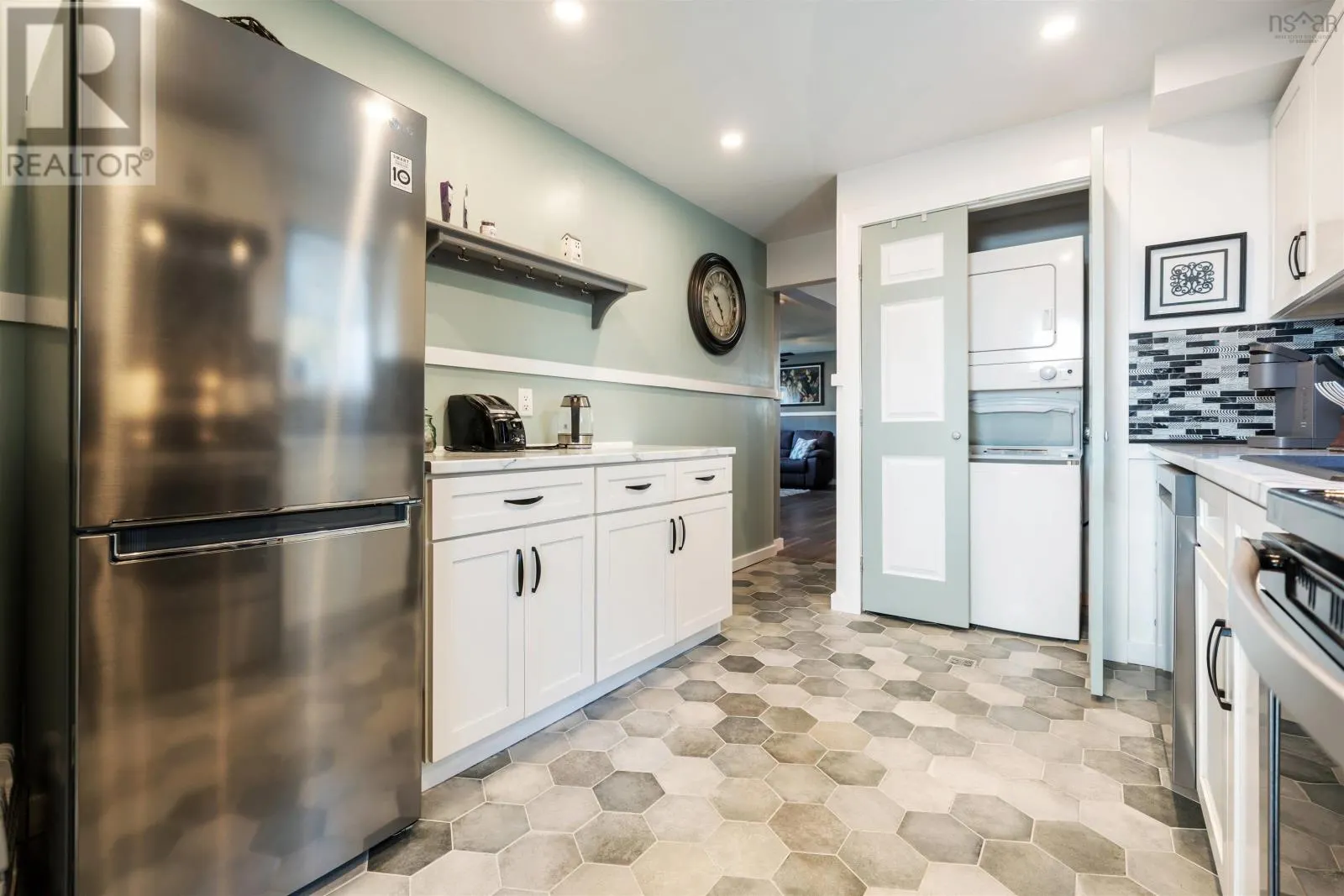 82 Sunnyvale Crescent