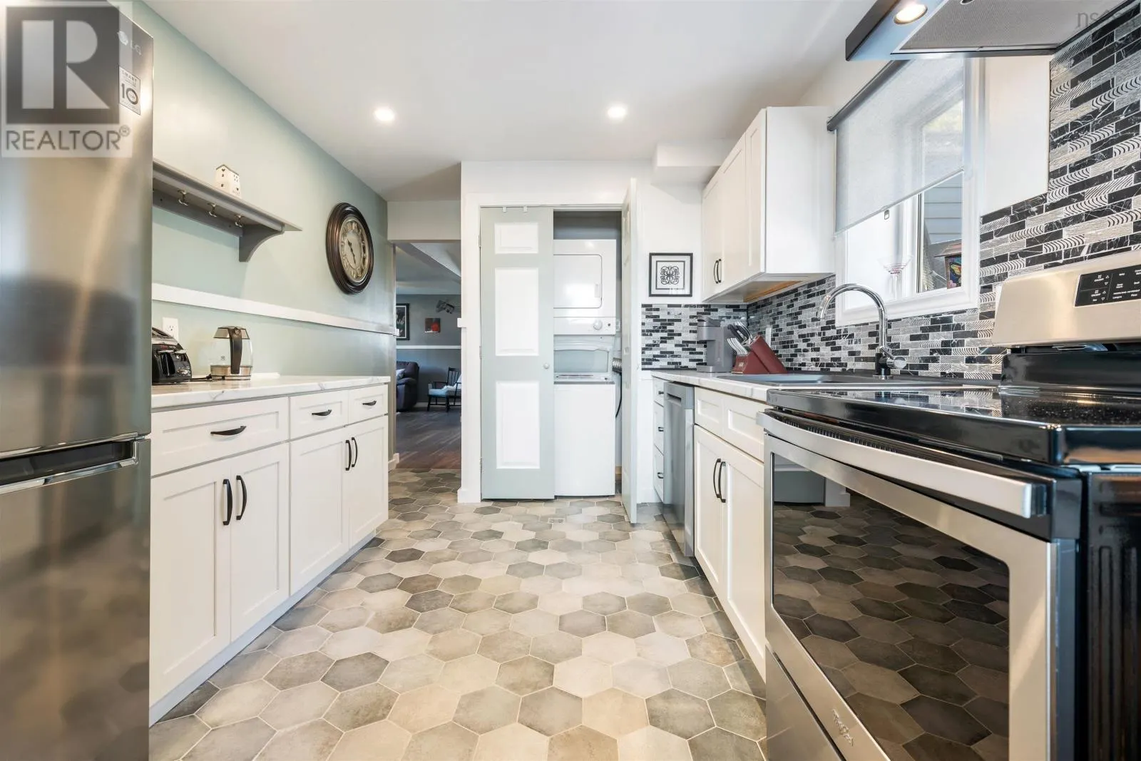 82 Sunnyvale Crescent