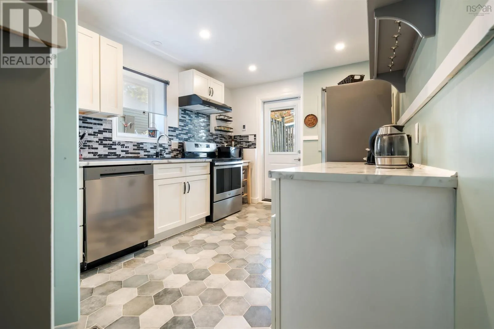 82 Sunnyvale Crescent
