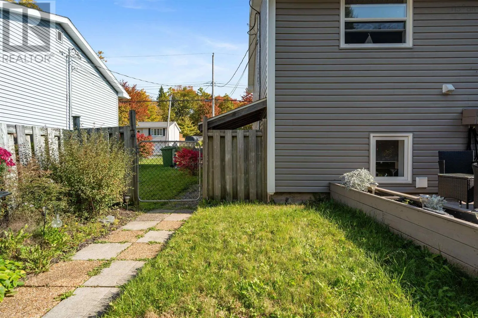 82 Sunnyvale Crescent