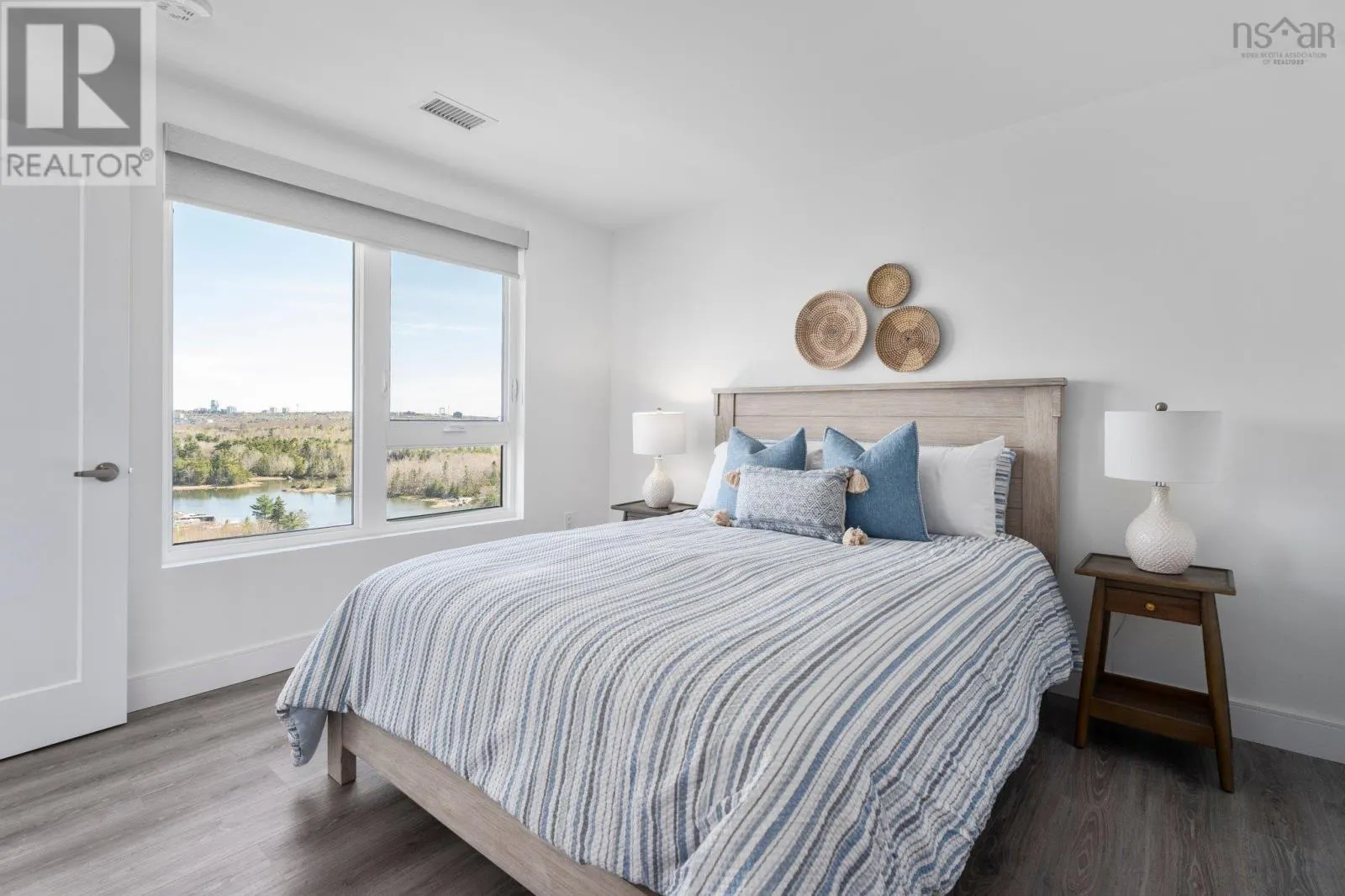 1205 72 Seapoint Road