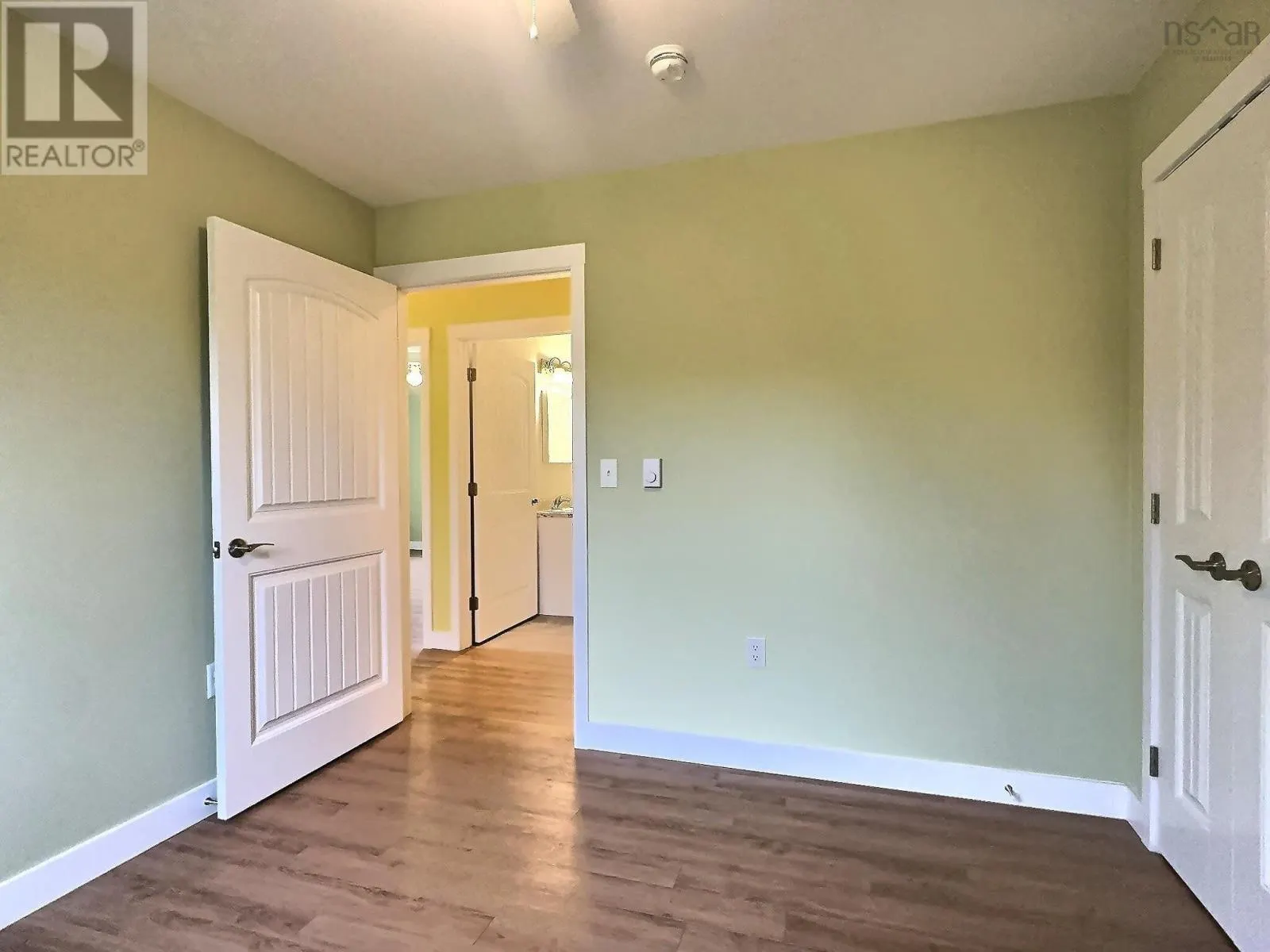 863 Gray Road|Livia Meadows