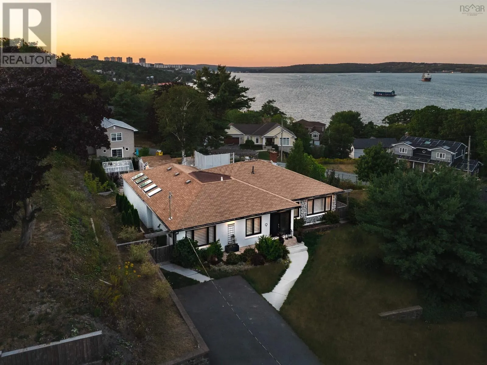 9 Lynwood Drive