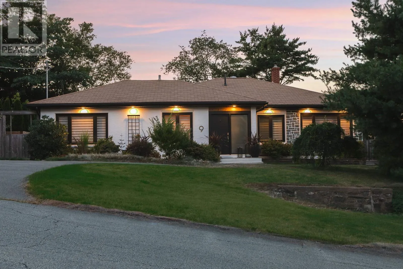 9 Lynwood Drive