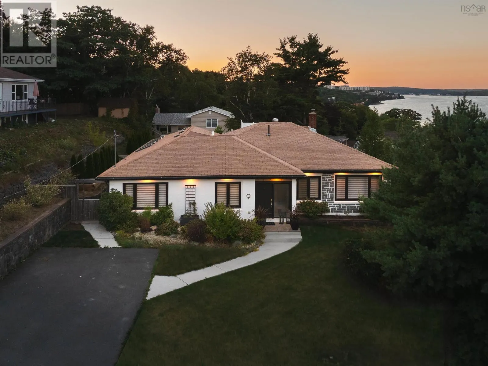 9 Lynwood Drive