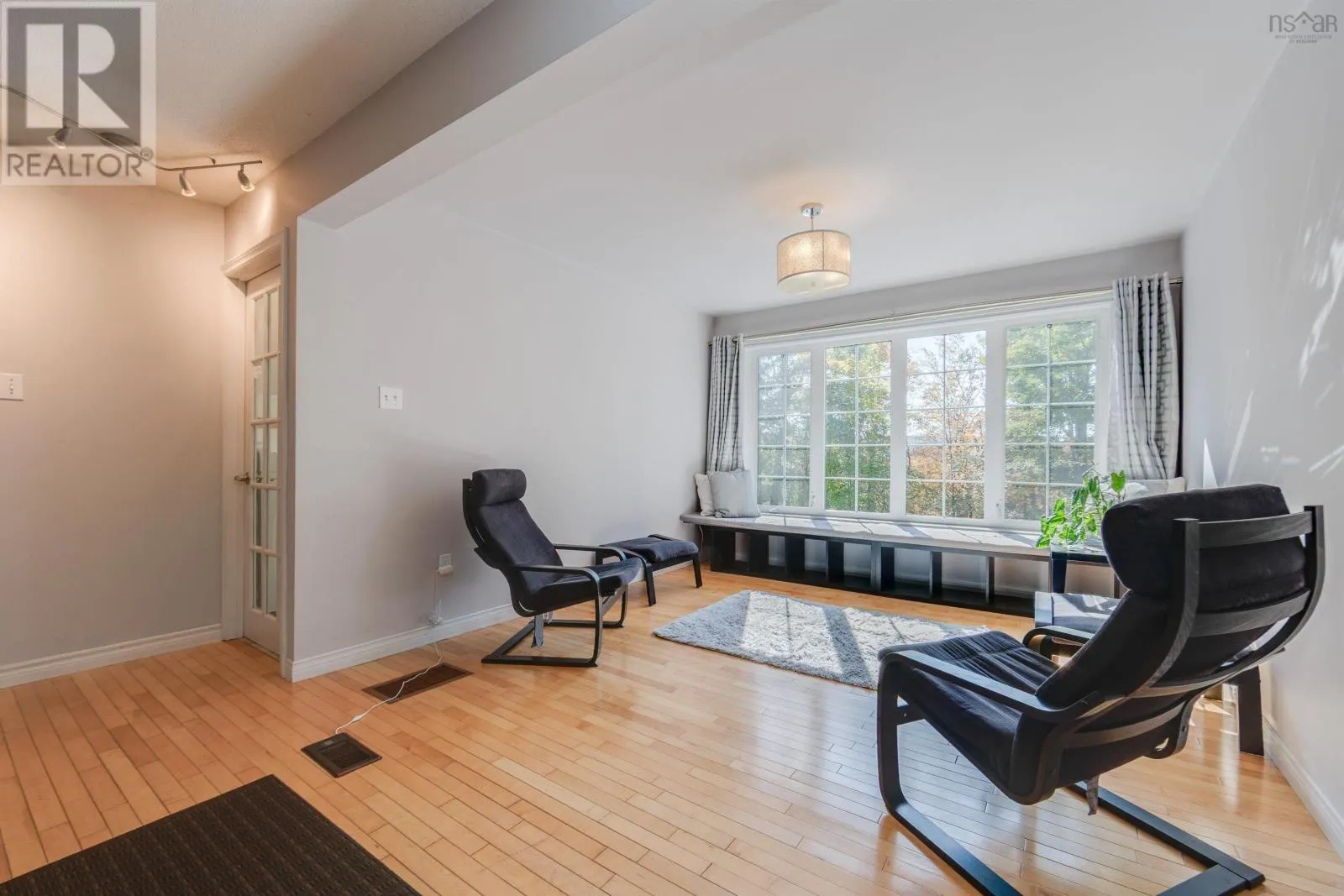 102 Maple Boulevard