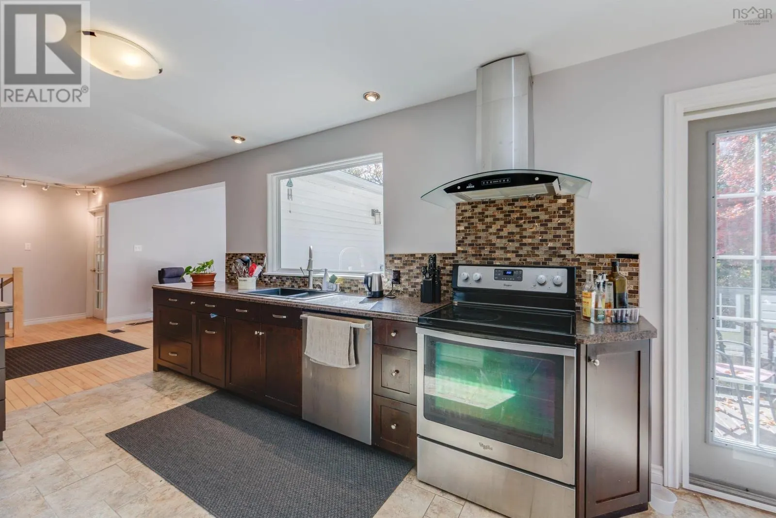 102 Maple Boulevard