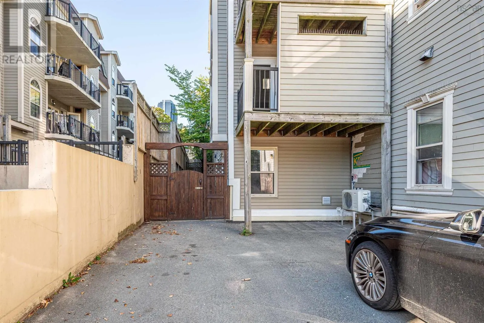 104 5505 Inglis Street